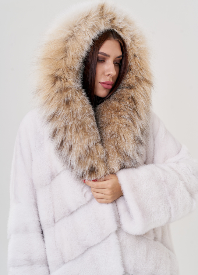 Белая шуба из норки с рысью модель № 23120 универмаг малина
