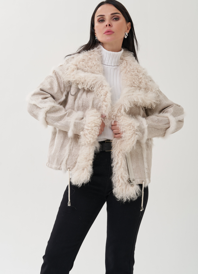 Женская куртка белого цвета с меховой отделкой модель № 25544 универмаг малина