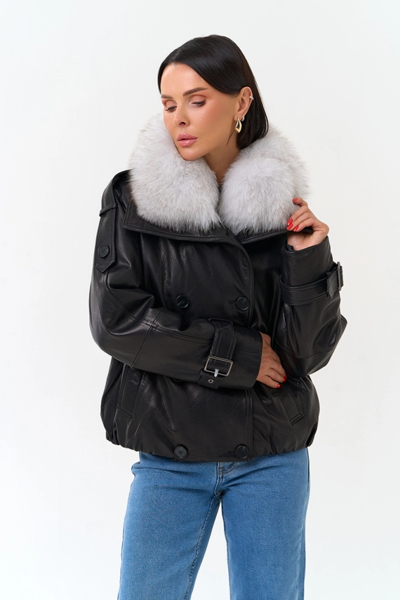 Женский кожаный пуховик с воротником из песца