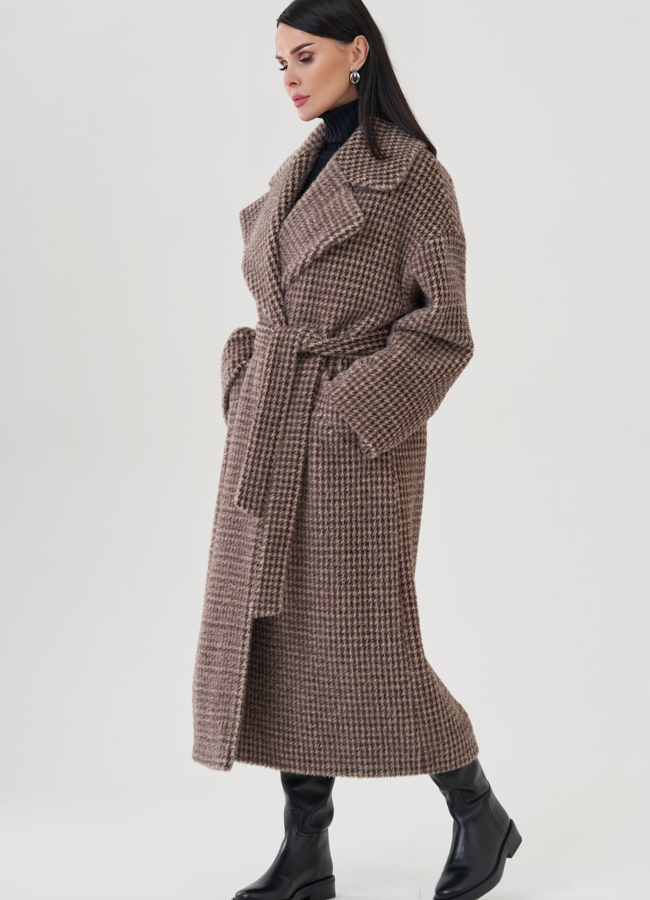 Пальто коричневого цвета с английским воротником модель № 24882 в рассрочку