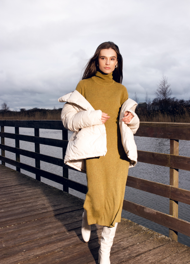 Светлый женский пуховик с воротником стойкой модель № 21838 в кредит