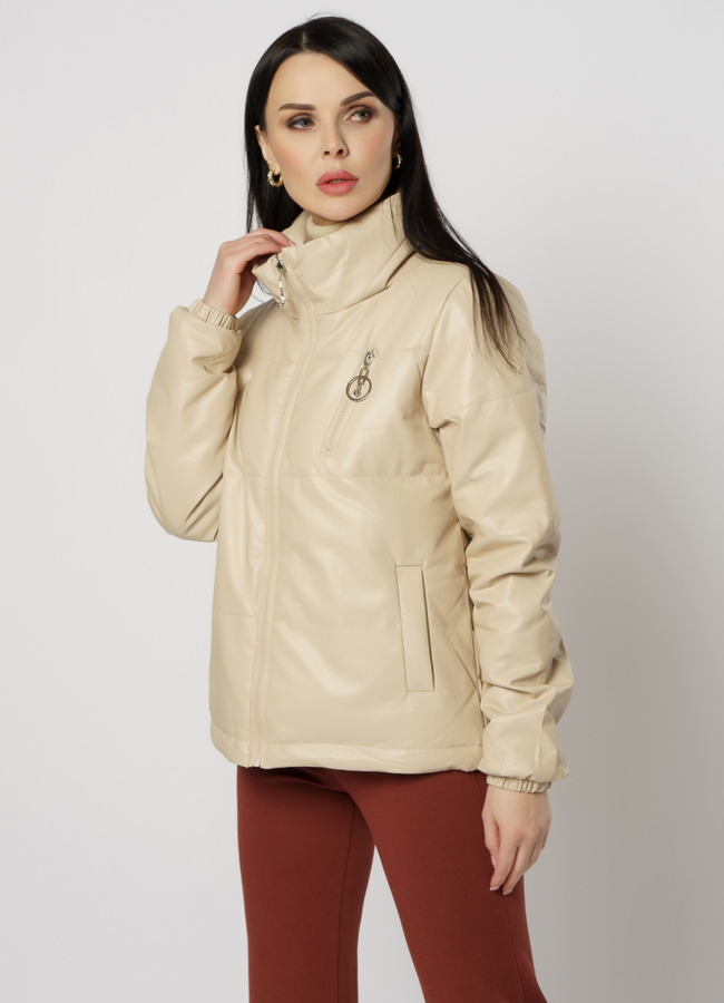 Утепленная куртка из эко кожи бежевого цвета модель № 5030 в рассрочку