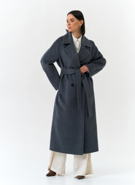 Женское пальто с английским воротником