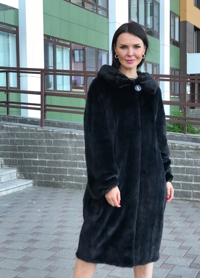 Шуба из норки с капюшоном, фасон баллон, цвет черный модель № 17320M меха малина