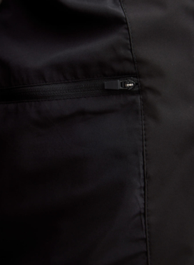 Мужской пуховик черного цвета