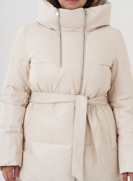 Пуховик из эко кожи молочного цвета с капюшоном