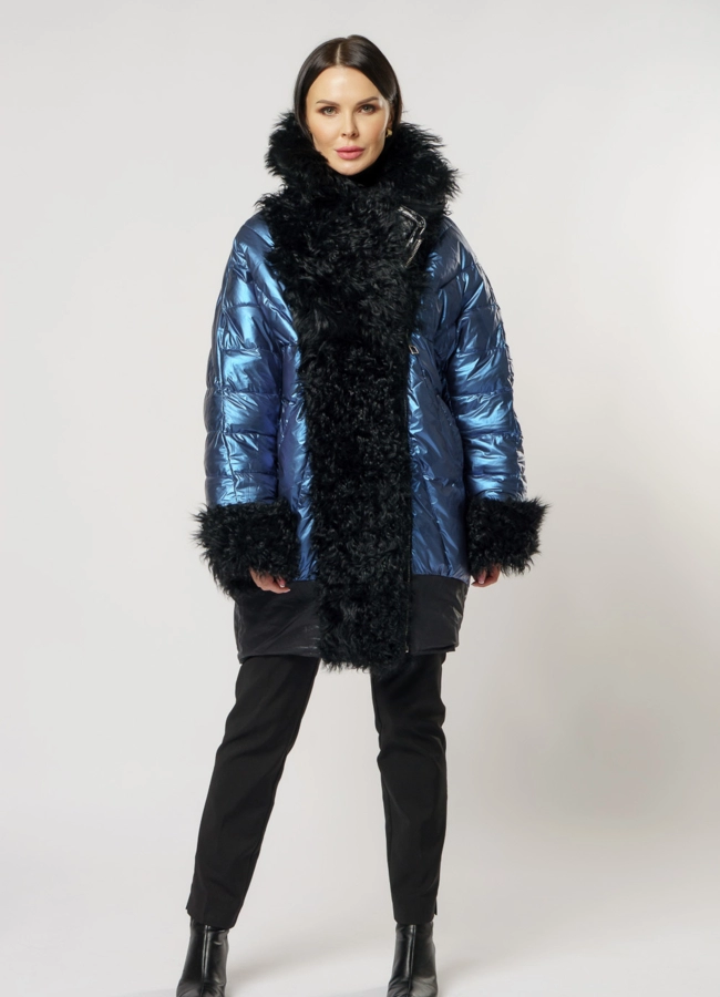 Двусторонний пуховик oversize с отделкой из козлика  модель № 221 универмаг малина