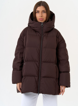 Женский пуховик коричневого цвета с капюшоном