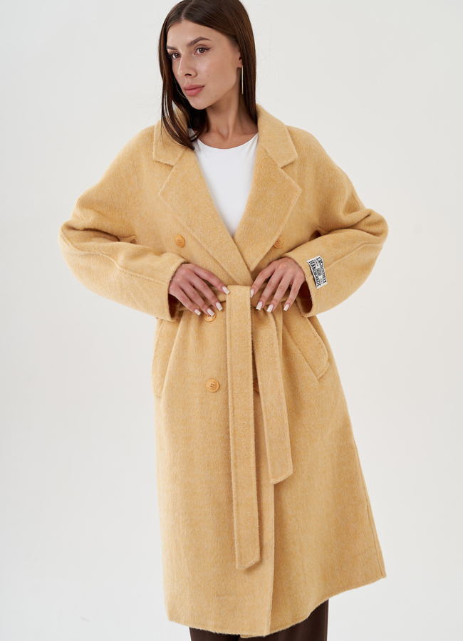 Удлиненное женское пальто в желтом цвете с поясом модель № 81424 универмаг малина