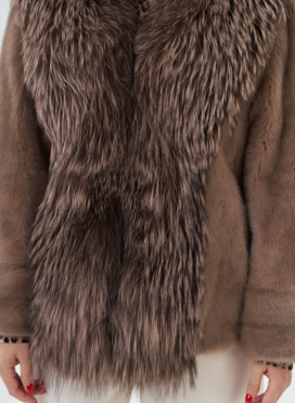 Куртка из норки с отделкой из меха чернобурки 