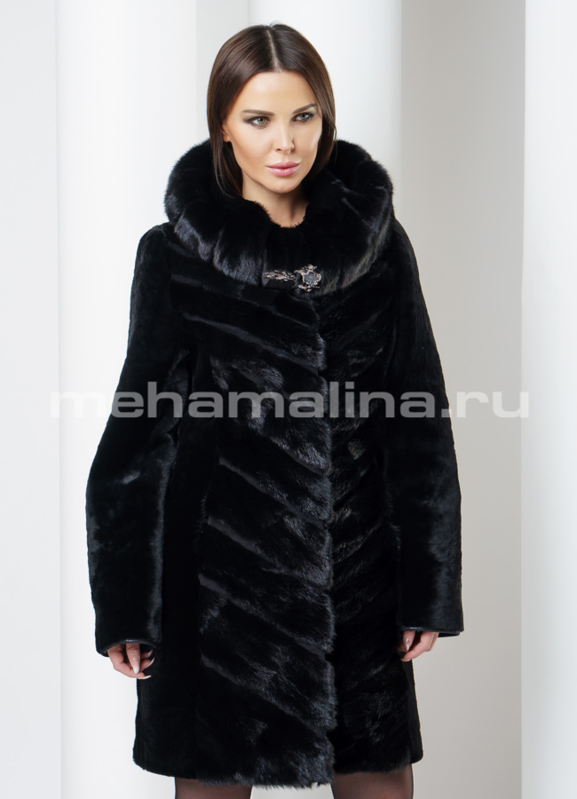 Шуба черного цвета модель № S-559/1 меха малина