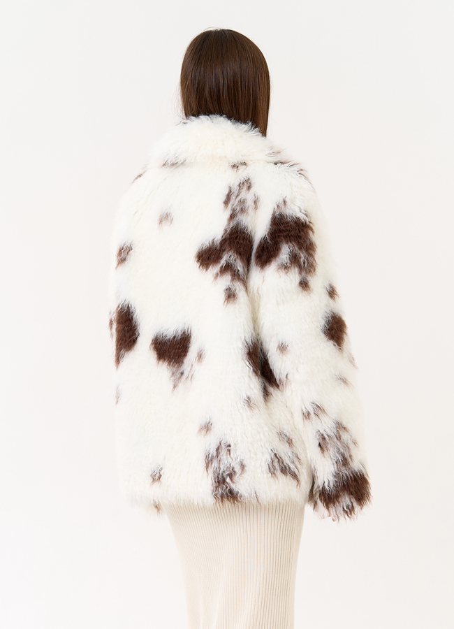 фото Женская шуба из эко меха с анималистическим принтом модель № 31527 фото Женская шуба из эко меха с анималистическим принтом модель № 31527