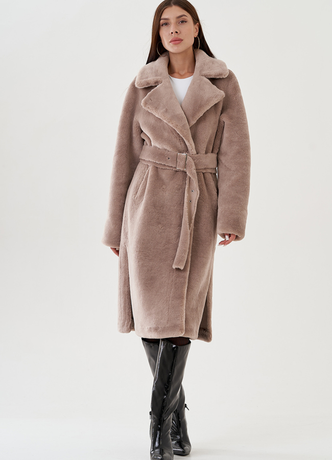 Пальто из эко меха в бежевом цвете модель № 25353 универмаг малина