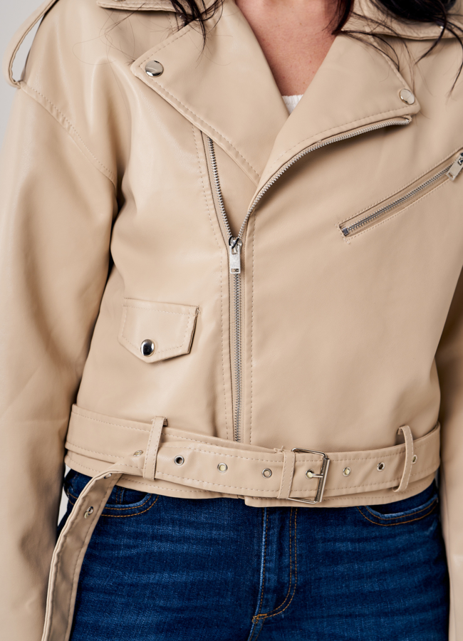 Куртка из эко кожи бежевого цвета модель № 20791 универмаг малина