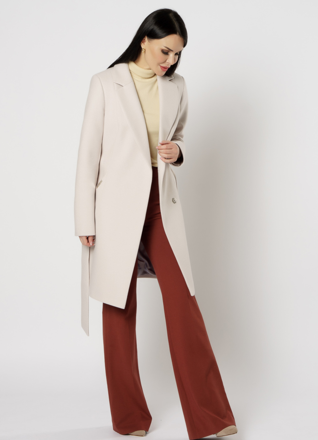 Пальто бежевого цвета с поясом модель № 20764 универмаг малина