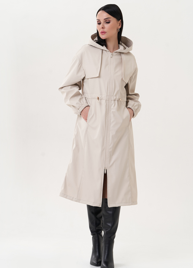 Плащ бежевого цвета с капюшоном  модель № 26801 меха малина