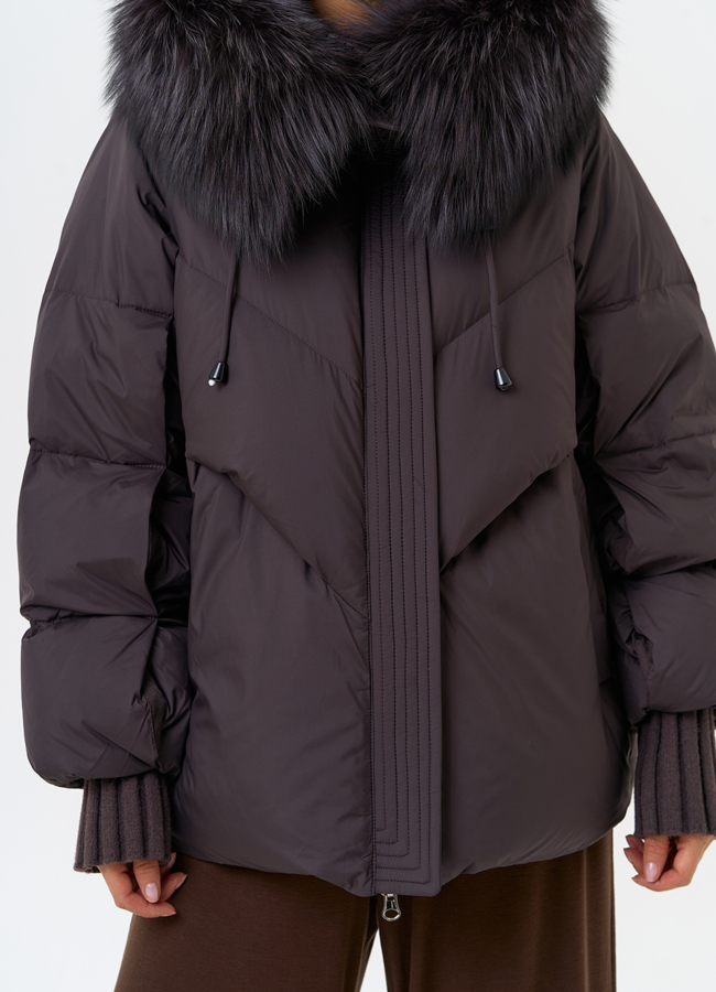 Женский пуховик с капюшоном из меха чернобурки модель № 31536 универмаг малина Женский пуховик с капюшоном из меха чернобурки модель № 31536 универмаг малина