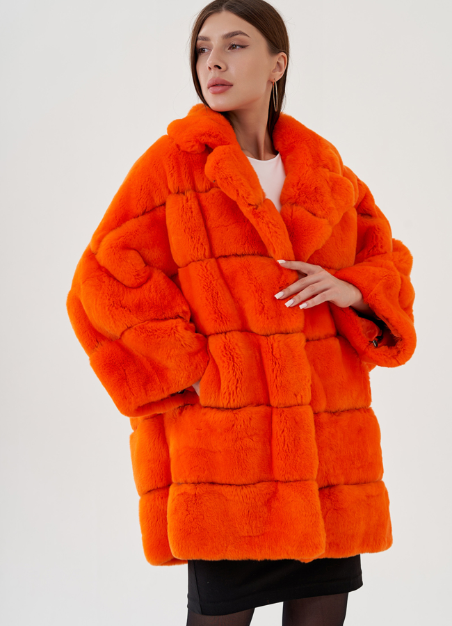 Укороченная шуба из меха кролика в оранжевом цвете модель № 81495 в рассрочку