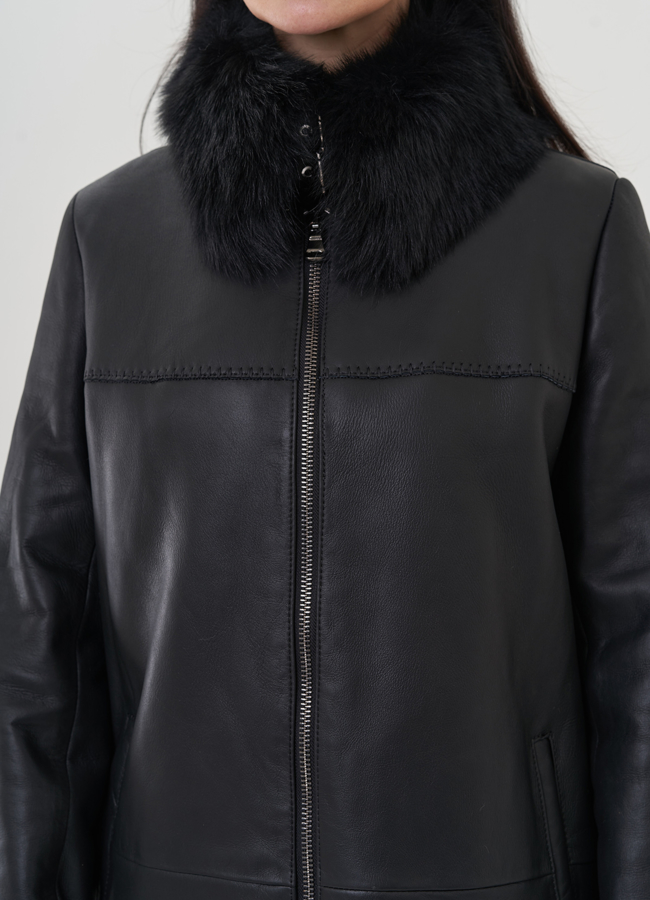 Женская дубленка черного цвета  модель № 25628 универмаг малина