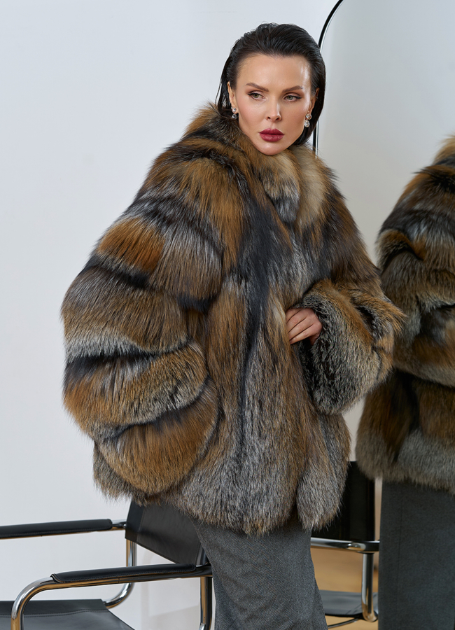 фото Короткая шуба из лисы модель № 32011