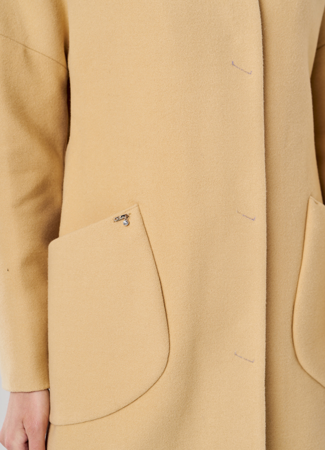 Укороченное женское пальто желтого цвета  модель № 3-7007/10-021 универмаг малина