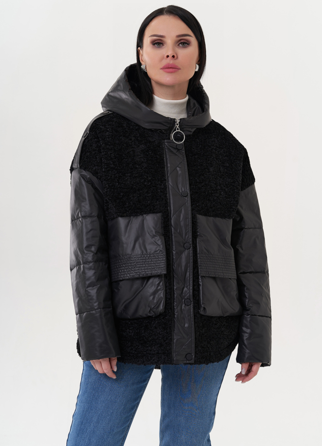 Женская куртка с капюшоном в черном цвете модель № 26615 меха малина