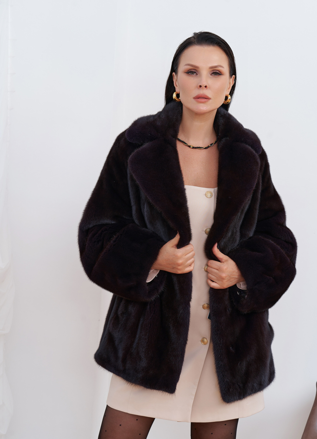 Короткая шуба из меха норки модель № 27544 универмаг малина