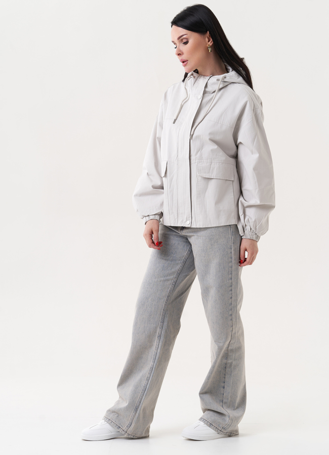 Светлая ветровка с капюшоном модель № K2309 меха малина