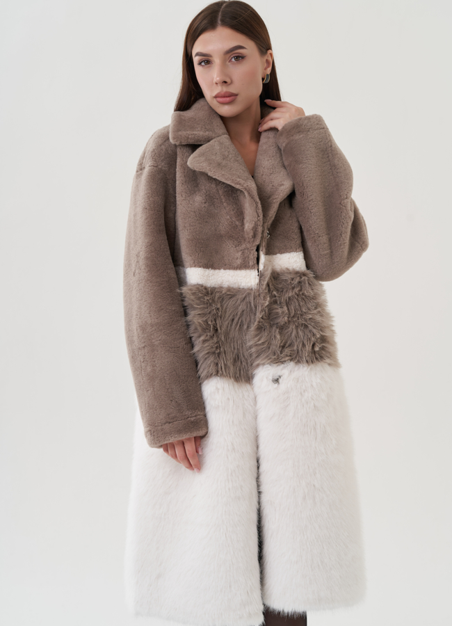 Пальто из искусственного меха бежевого цвета модель № 25416 в рассрочку