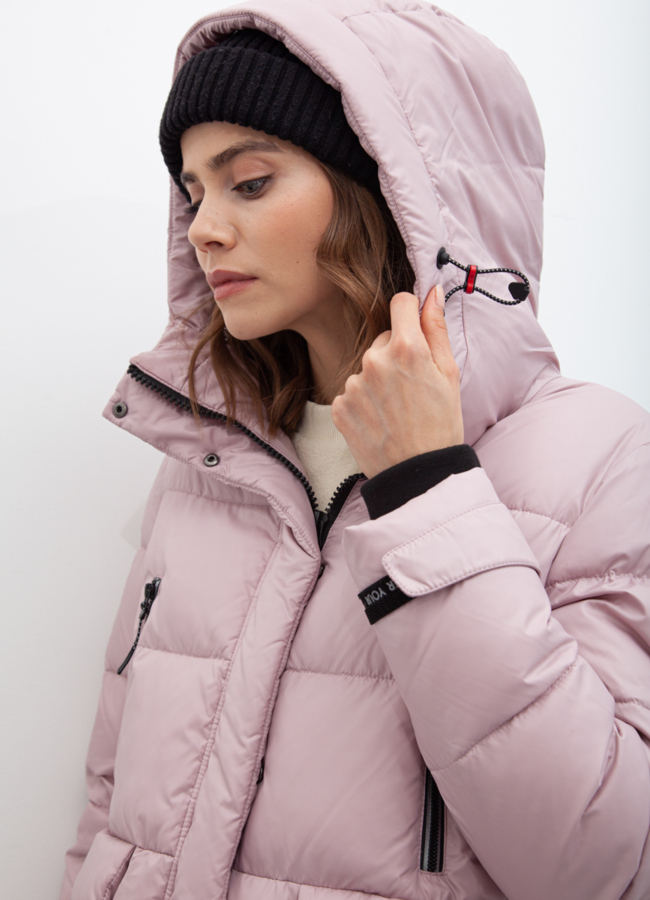 Пуховик женский розового цвета модель № 21025 в рассрочку