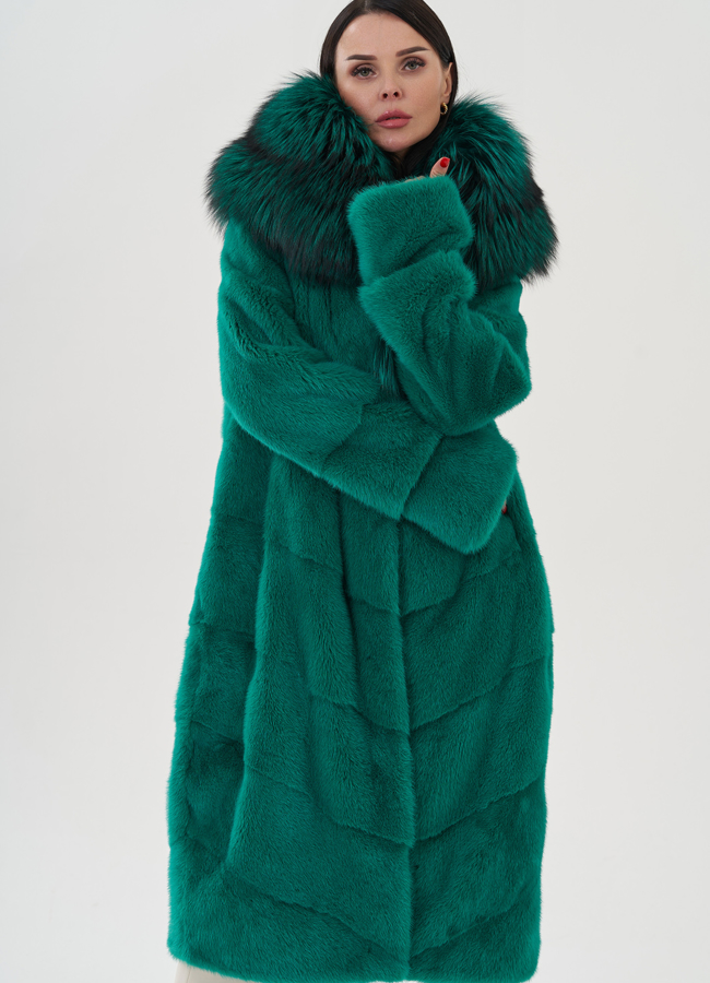 Шуба из норки в зеленом цвете с чернобуркой модель № 22073 универмаг малина