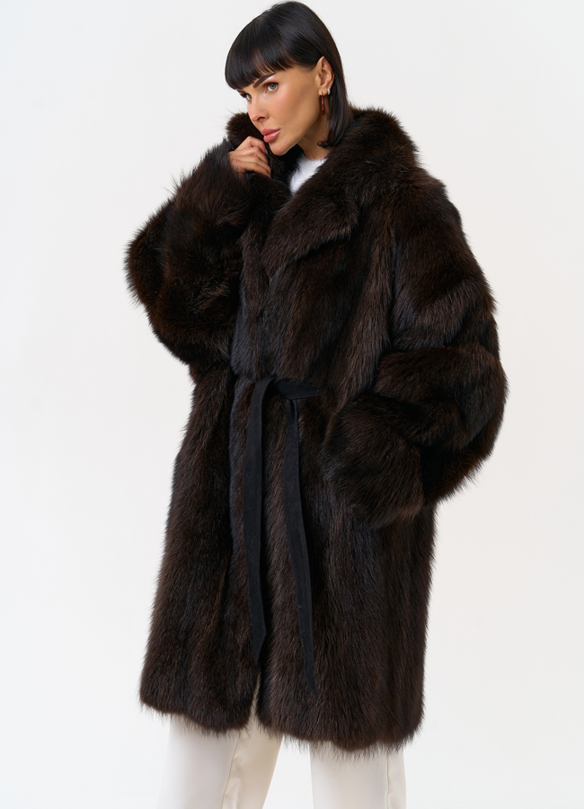 Шуба из меха енота с английским воротником модель № 31671 универмаг малина Шуба из меха енота с английским воротником модель № 31671 универмаг малина
