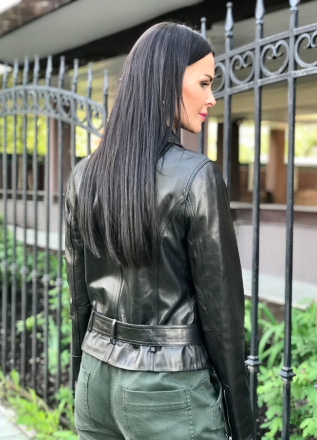 фото Кожаная куртка черного цвета модель № 2022