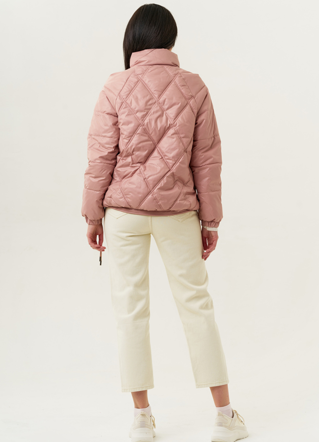 Куртка женская на утеплителе с кулиской розового цвета модель № 22401 в кредит