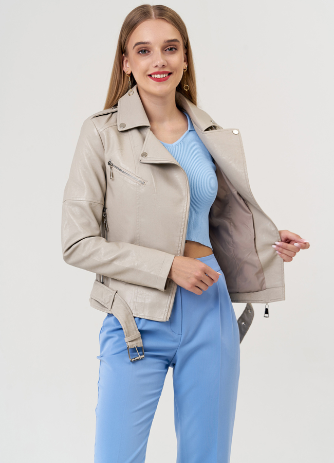 Светлая куртка из эко кожи модель № 21248, 22691 меха малина