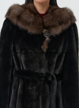 Норковая шуба с капюшоном из меха соболя