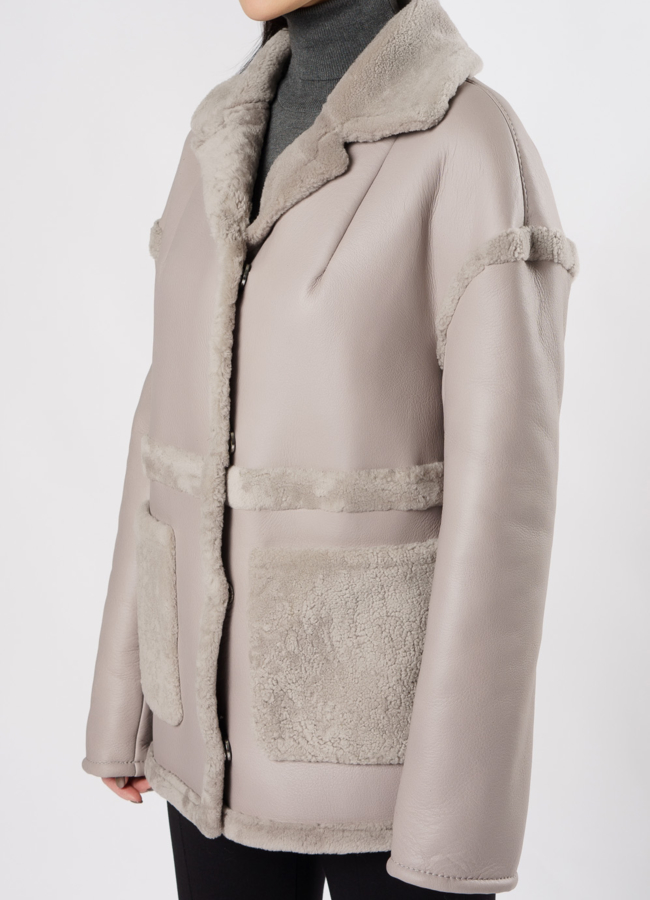 Укороченная дубленка бежевого цвета модель № 10494 универмаг малина