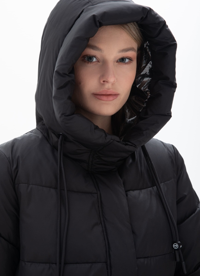 Женский пуховик черного цвета  модель № 25510 универмаг малина
