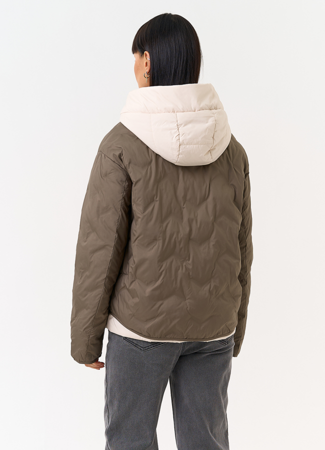 фото Женская куртка с контрастным капюшоном модель № 31542