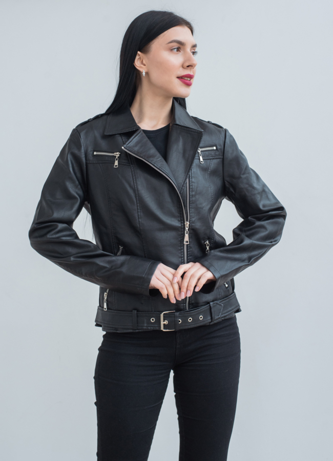 фото Куртка женская черного цвета из эко кожи модель № 22867