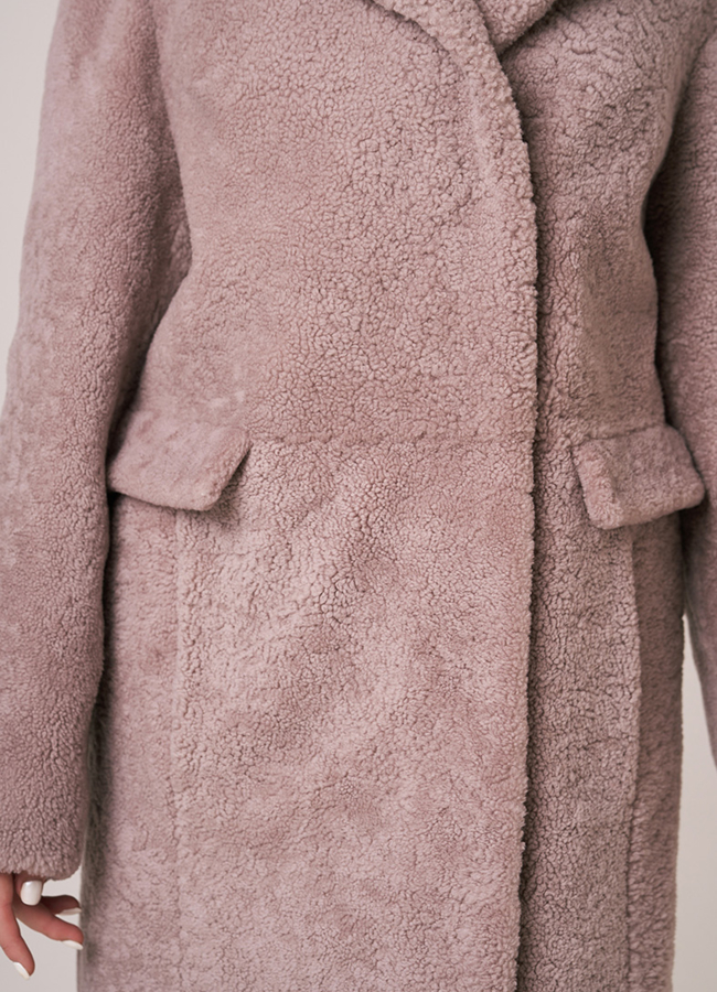 Пальто из овчины с английским воротником модель № 6494 в рассрочку