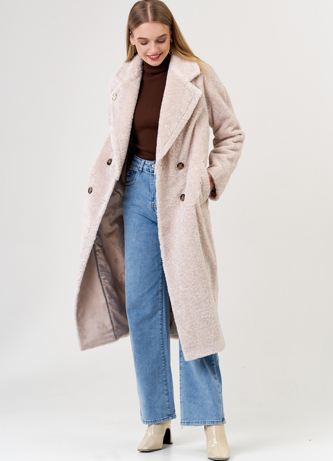 Пальто из эко меха в бежевом цвете модель № 21379 в кредит