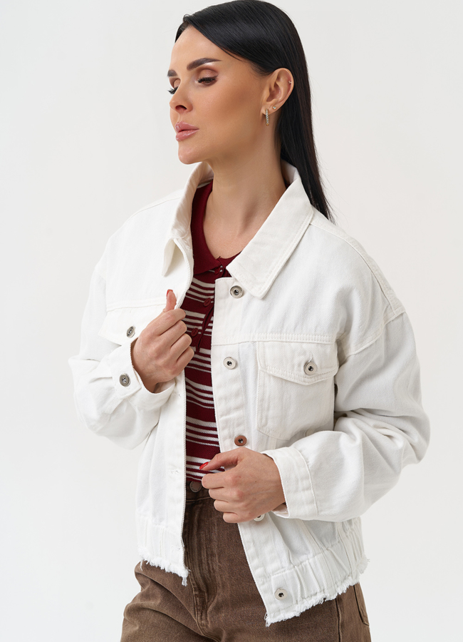 Женская джинсовая куртка белого цвета модель № 30435 в рассрочку Женская джинсовая куртка белого цвета модель № 30435 в рассрочку