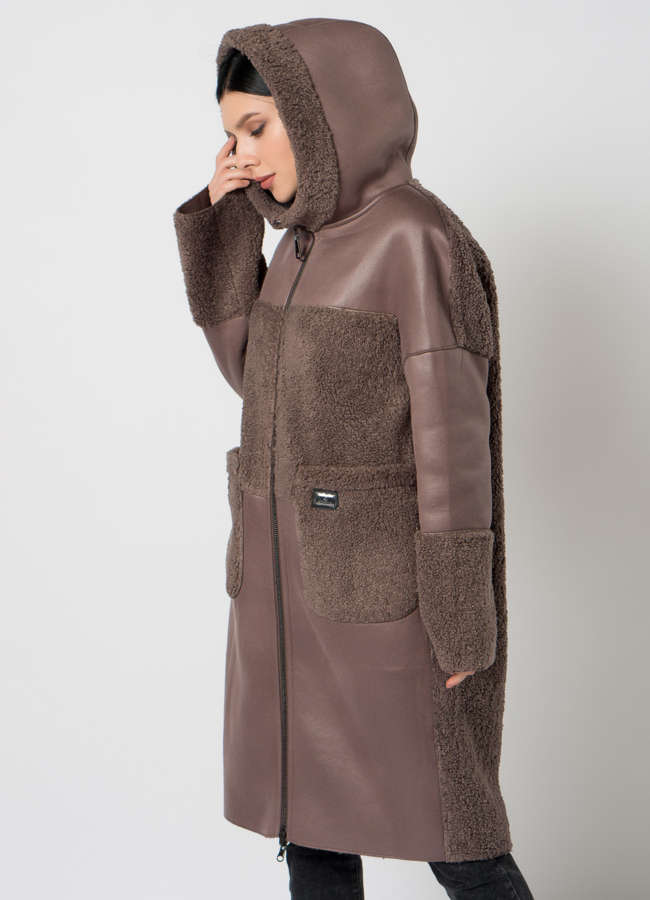 Двухстороннее пальто из эко замши с капюшоном модель № 7702 универмаг малина