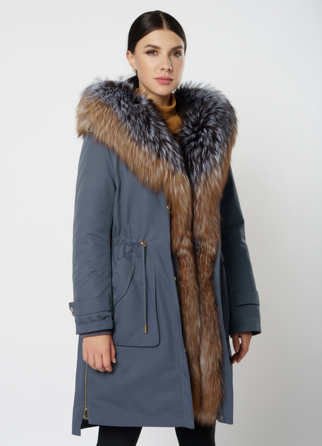 Парка синего цвета с меховой отделкой  модель № 12265 в рассрочку