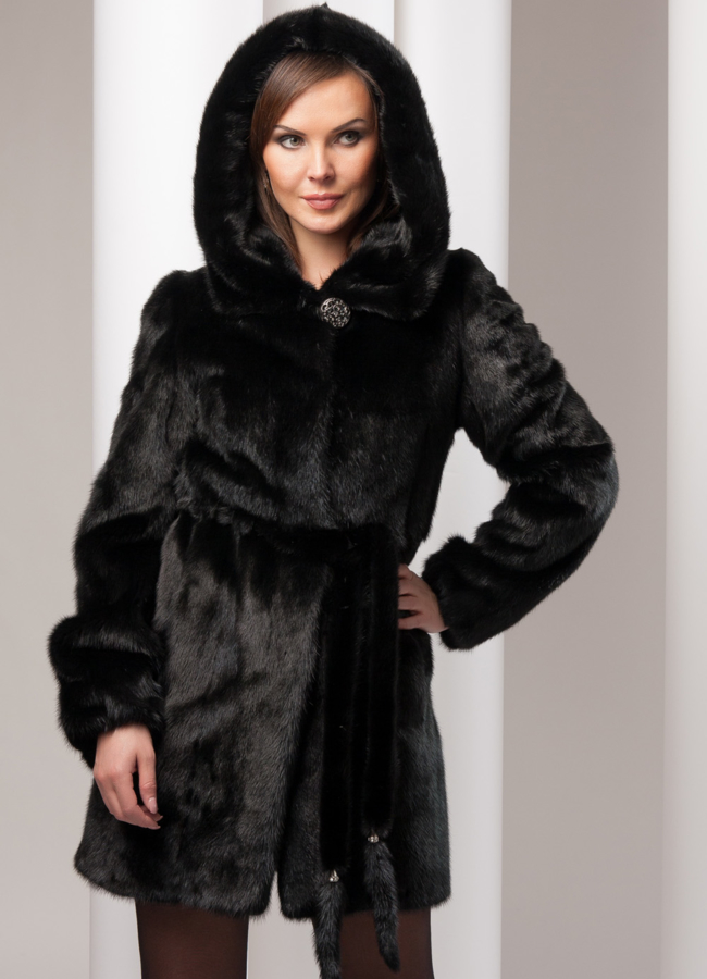 Шуба из черной норки с капюшоном модель № S-79  меха малина