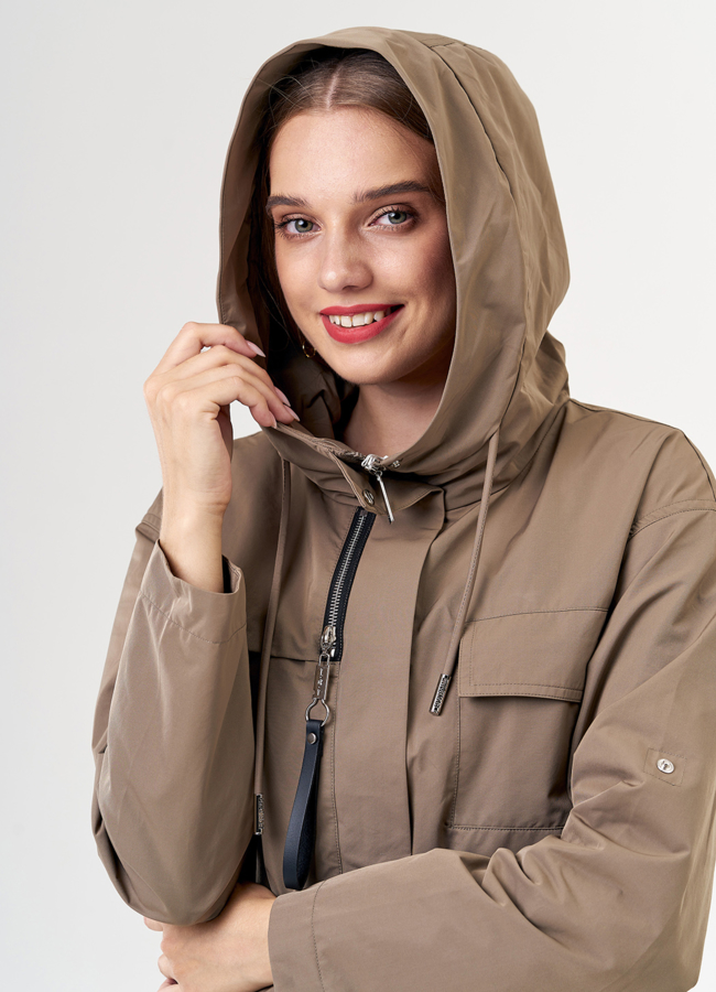 Светлая куртка с капюшоном модель № 21231 универмаг малина