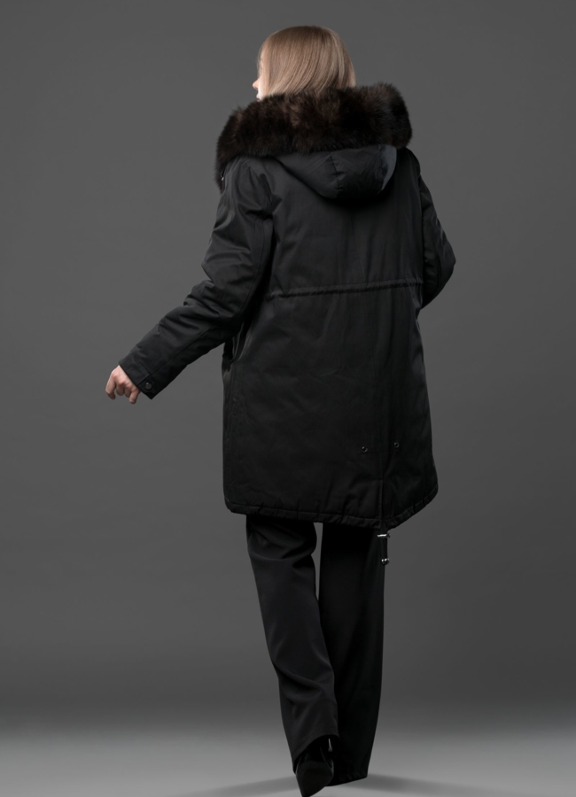 Парка в черном цвете с меховой отделкой модель № 9002 в рассрочку