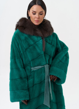 Норковая шуба с капюшоном из меха куницы Норковая шуба с капюшоном из меха куницы