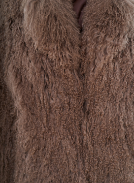 Женская шуба из меха ламы Женская шуба из меха ламы